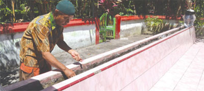 Ngalap Berkah di Makam Mbah Dowo