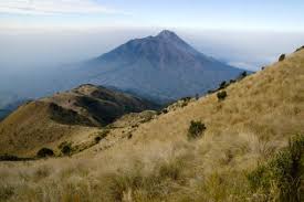 Menguak Jejak Keangkeran Gunung Merbabu