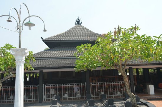 Pintu Makam Sunan Kalijaga, Konon Dapat Menghilangkan Kesaktian Semua Senjata