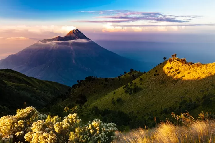 Mengulik Kisah Misteri Sumpah Prabu Brawijaya di Puncak Lawu